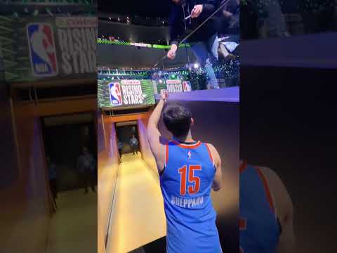 Reed showing 🫶 to the fans in LA! #rockets