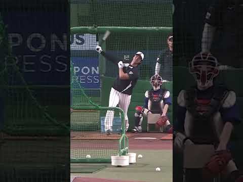 Shohei Ohtani put on a show for Japanese fans in batting practice 🤯 (via @MLB/TT)