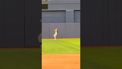 Jung Hoo Lee practices reading fly balls at Tropicana Field