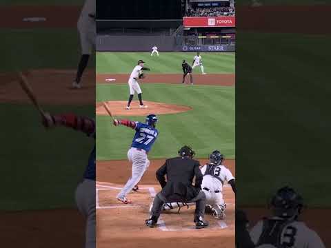 Who else but Vladimir Guerrero Jr.? His 9th RBI of the #ALDS gives the Blue Jays an early lead! 😤