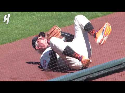 This 77-Year-Old Giants Ballboy Went ALL OUT for a Foul Ball! 🔥