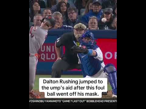 The ump stayed in the game 😮‍💨