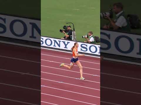 Femke Bol tears away in the 400m hurdles to defend her world title #worldathleticschamps