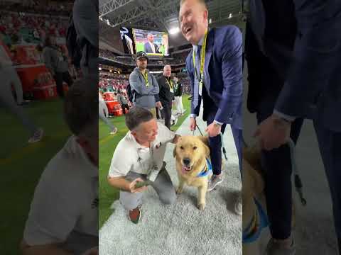 Peter making his rounds before the CFP kickoff 🐶🏆 (via @kirkherbstreit/X)