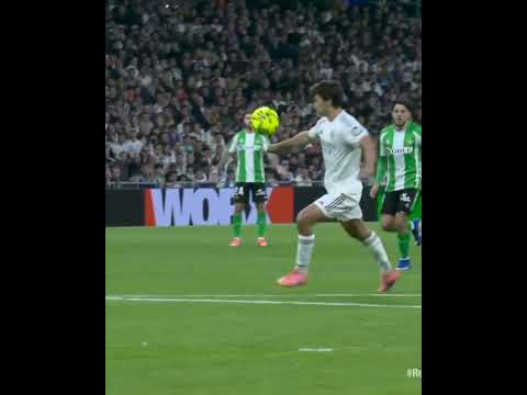 This angle of Gonzalo Garcia's volley 🔥