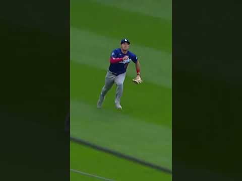 Shohei Ohtani was amused by Ryan Ward's sliding grab 😄