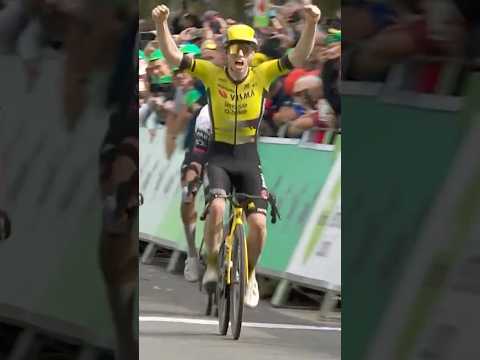 Olav Kooij leads out Matthew Brennan to win stage three of the Tour of Britain! 🙌