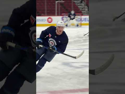 Just a regular morning skate in Chicago 🤗#jonathantoews #gojetsgo