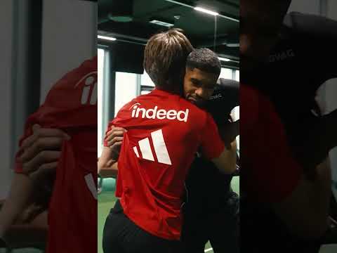 Zetterer und Grahl rangeln um die Wette! Rugby-Star Segner trainiert Torhüter #shorts