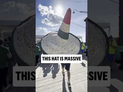 This hat will definitely keep you out of the sun 🇲🇽