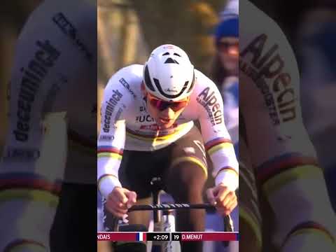 It nearly went all wrong! 🙈 A mistake and then impressive recovery from Van der Poel in Gavere.