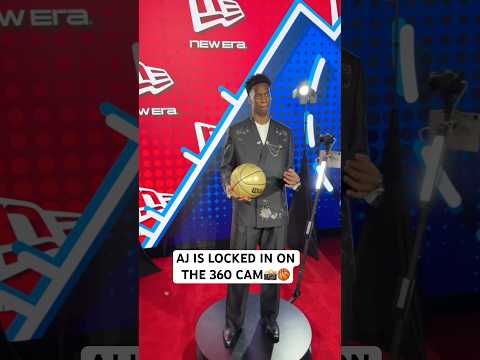 AJ Dybantsa is locked in for the 360 cam 📸🏀