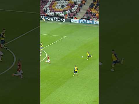 ONE OF THE BEST UCL GOALS!