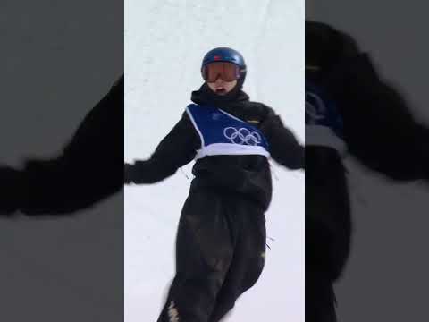 A golden birthday! 🎂🥇 Su Yiming wins gold in the men’s #Snowboard slopestyle on the day he turns 22!