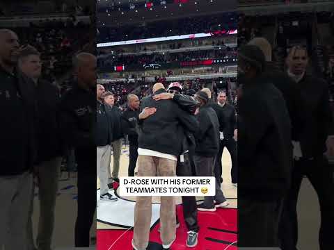 Many joyful reunions tonight for Derrick Rose and his former Bulls teammates 🥹