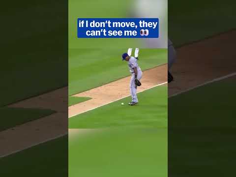 Adrián Beltré hopes the umpires don't notice 👀