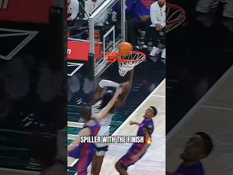 Catch & finish 👏 #wakeforest #wakeforestdemondeacons #accbasketball #collegebasketball #basketball