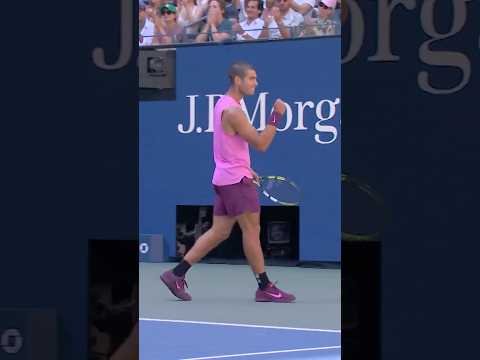 Is there ANYTHING Alcaraz cannot do?! 🤩