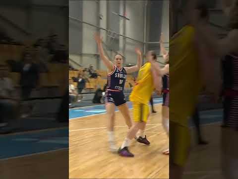 This pass doesn’t even look real 😭 #EuroBasketWomen