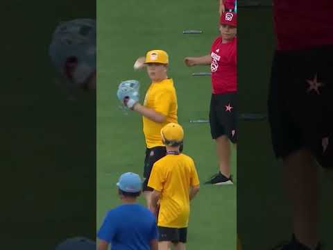 A perfect relay to start the Little League Classic ❤️