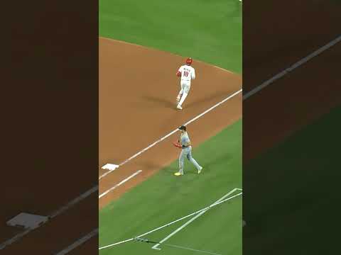 23” of break on this nasty Keller sweeper, followed by unreal Henry Davis play to finish the K.