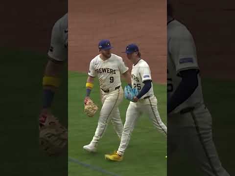 Game 1 goes to the Brew Crew!