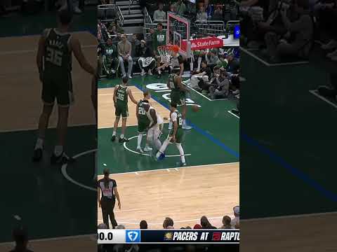 HOW?! 🤯 Jarace Walker Hits Turnaround Jumper From Corner to Beat Halftime Buzzer