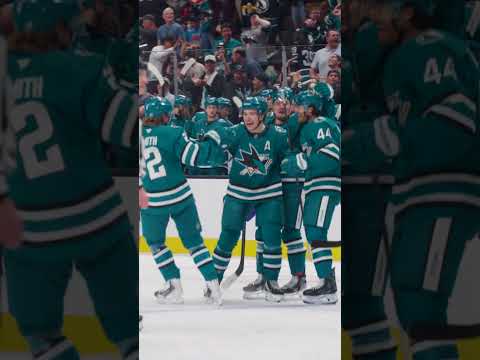 Mack capitalizes on the open net 🚨 #hockey #nhl #sharks #macklincelebrini