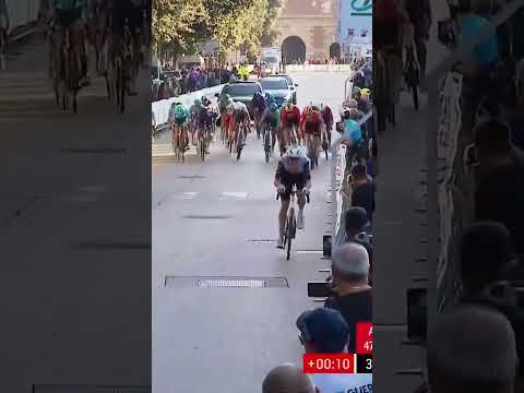 Isaac del Toro delivers his 1️⃣6️⃣th win of the season in style at the Giro del Veneto 🤩 #cycling