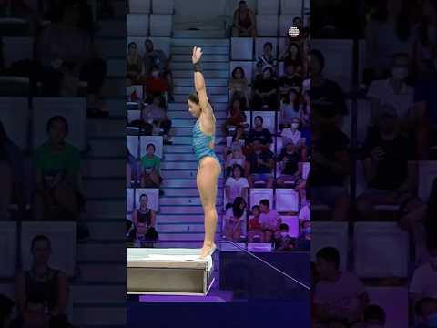 Stunning Entry By Diver Ingrid Oliveira #diver #IngridOliveira #diving #aqua