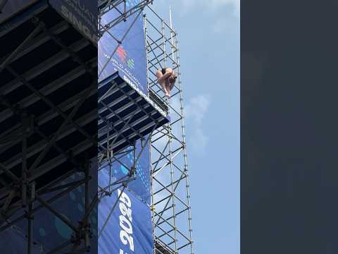 Just @mollycarlson1 flying through the air #highdiving #worldaquatics #worldchampionships #slowed