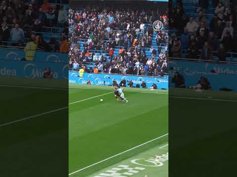 That touch from Savinho 🤯 #brasil #football #mancity #skills #shorts #shortsvideo #shortsfeed