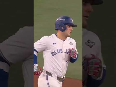 DAULTON VARSHO TIES UP #WORLDSERIES GAME 1!