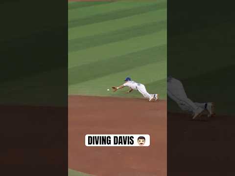 DIVING DAVIS SCHNEIDER 👨🏻 #MLB #Toronto #BlueJays