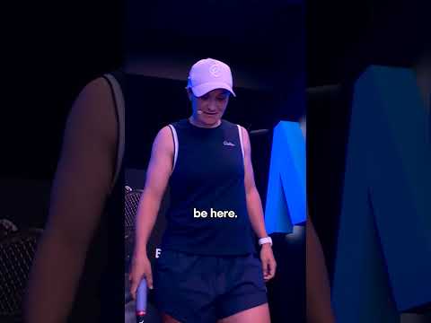 Ash Barty SURPRISES crowd! 😱