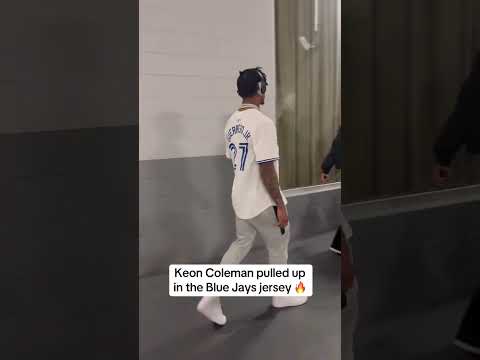 Keon Coleman with the Vlad Jr. jersey 🤝 (via matt_bove/X)