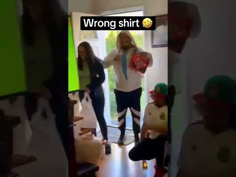 When this fan wore an Argentina jersey in a house full of Mexico fans 😅 (via johnjimzz/IG)