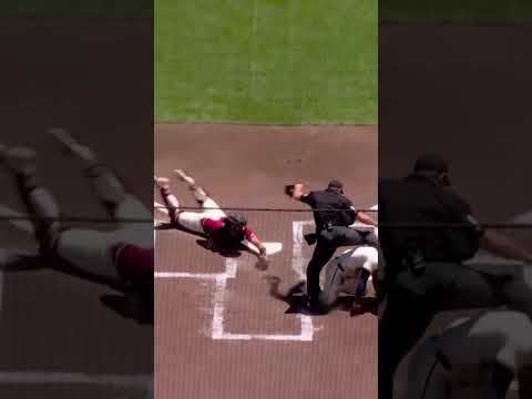 The first straight steal of home at the Men’s College World Series since 2000 🔥