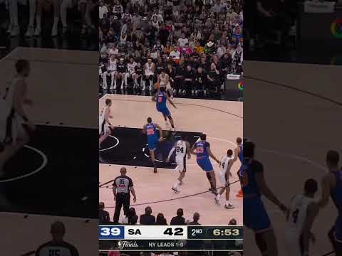 Dyl gets it up and in ⏮️ #DylanHarper #ReverseLayup #Spurs #NBA
