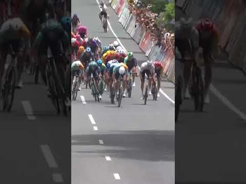 Ethan Vernon turns on the afterburners 🚀 A huge sprint by the Brit sees him take Stage 4 of the TDU👏