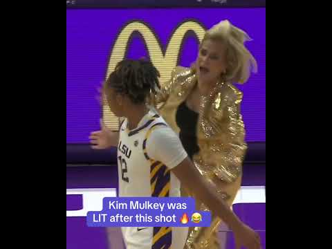 Coach Mulkey loved this dagger 😂