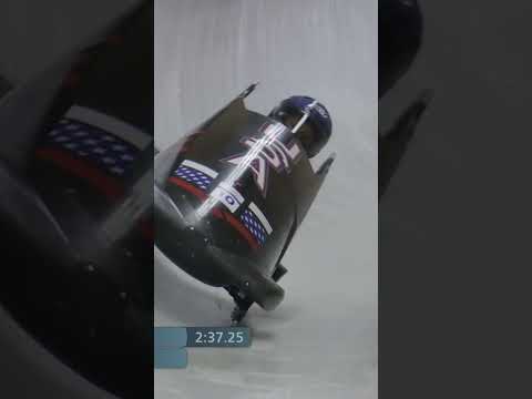 Elana Meyers Taylor doing Elana Meyers Taylor things 👏