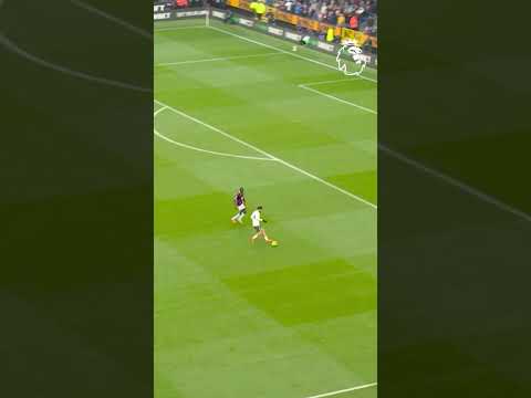 From one end to the other in FIVE passes 👟