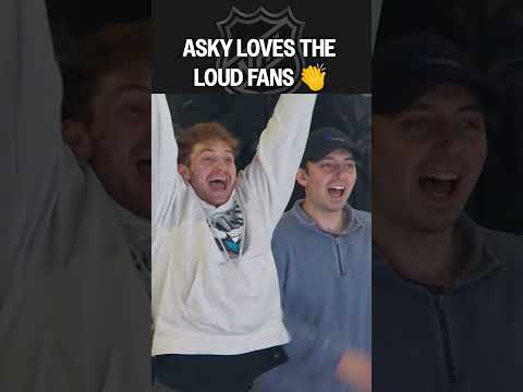 Goaltender Turned Hype-Man 😂