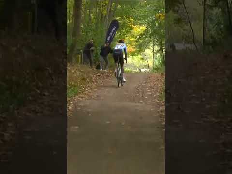 Florian Vermeersch makes his bid for glory! The Belgian leads the Gravel Word Championships solo.