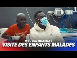 Moussa Niakhaté en visite aux enfants de l'IHOPe