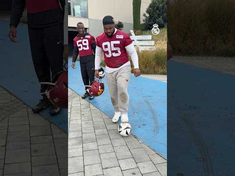 😂 Try not to kick the ball challenge ft. @commanders 🏈 #NFL #RMCity