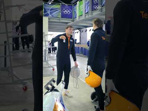 Are you ready for 2-man bobsleigh action? ⚡️