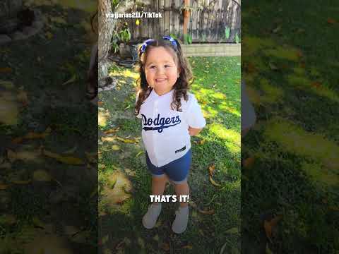 This little fan loves her Dodgers 🥹💙