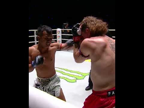 CLUTCH FINISH 🏁 When Saw Min Min and Josh Trowbridge collided in a CRAZY Muay Thai battle!
